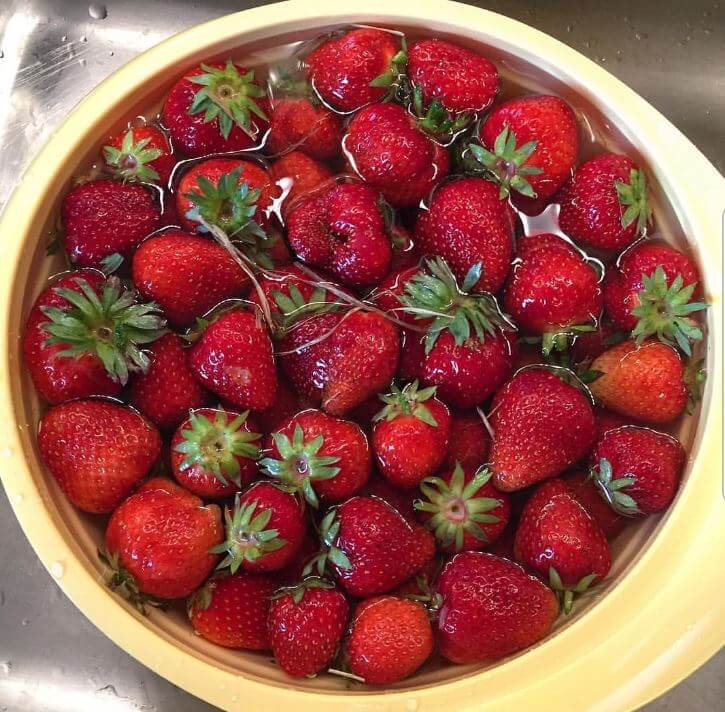 Erdbeermarmelade Erdbeeren vorbereiten