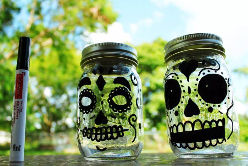 DIY Ball Mason Jar für Halloween mit Edding Stift bemahlt